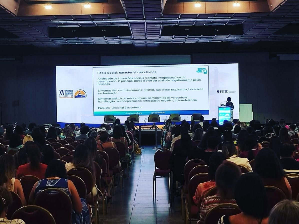 Cristiane Maluhy Gebara palestrando no Congresso Brasileiro de Terapias Cognitivas 2023